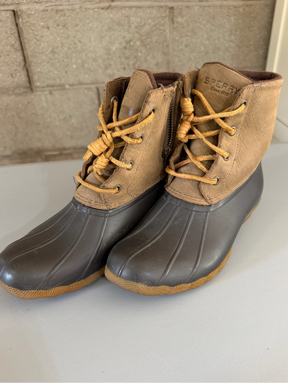 Sperry Tan Rubber Sole Lace-Up Shoes